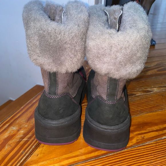 UGG CELISTE Sheepskin Insulated Winter Snow Boot Women’s Size 9, MSRP $225 - Picture 11 of 12